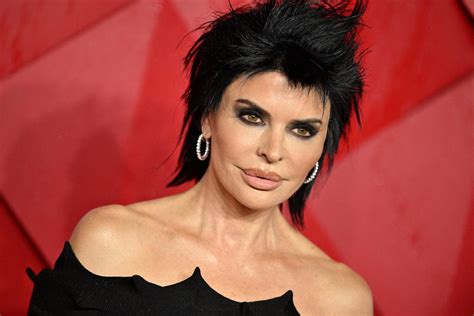 Lisa Rinna celebrates the new year with a nude selfie ...